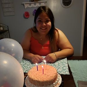 Meet your Posher, Edelmira